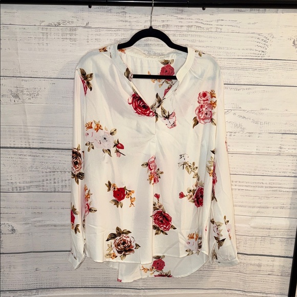 NWOT Floral V-Neck Long-Sleeve Blouse - White with Pink & Red Roses - Picture 2 of 6